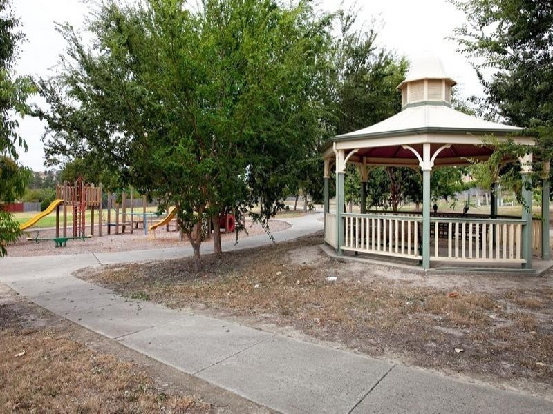 73 Grange Drive, Lysterfield VIC 3156