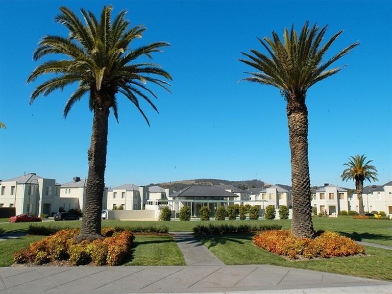 4 Sovereign Manors Crescentescen, Rowville VIC 3178