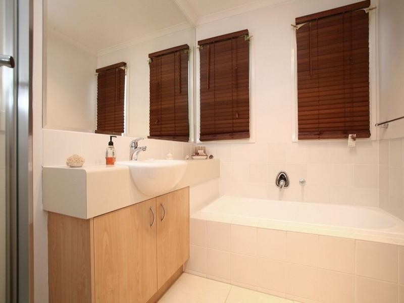 123 Sovereign Manors Crescent, Rowville VIC 3178