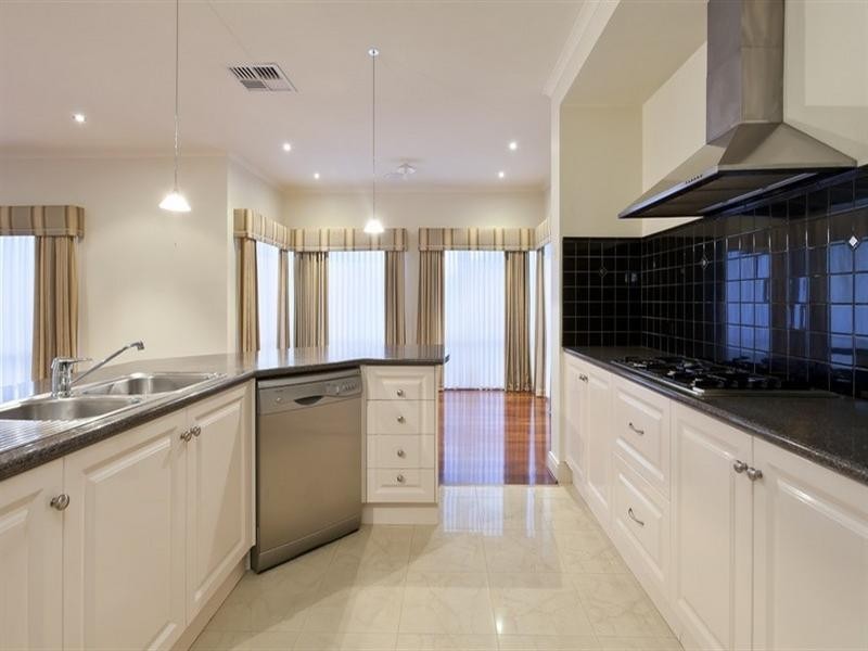 29 Langhorne Crescent, Rowville VIC 3178