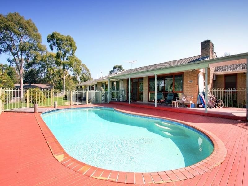 12 Raymond Road, Rowville VIC 3178