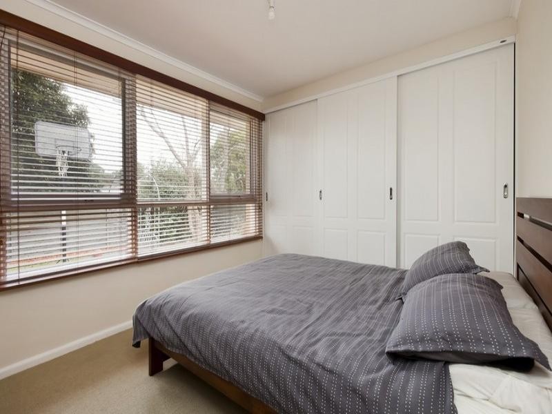 1/4 Kent Street, Knoxfield VIC 3180