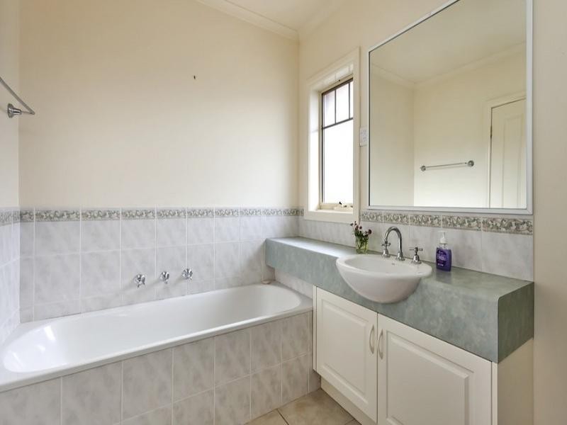 2/13 Yvette Drive, Rowville VIC 3178