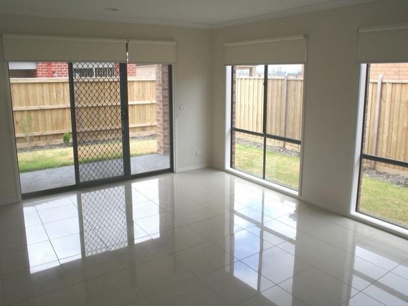 18 Boland Drive, Lyndhurst VIC 3975