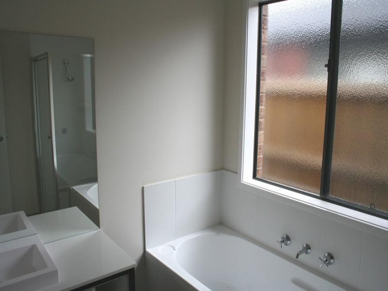 18 Boland Drive, Lyndhurst VIC 3975