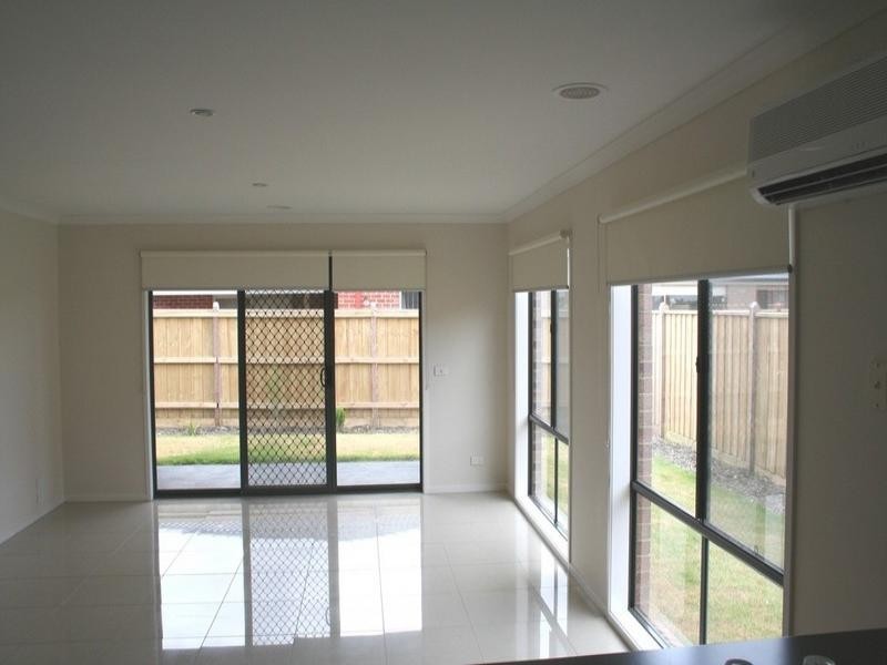 18 Boland Drive, Lyndhurst VIC 3975