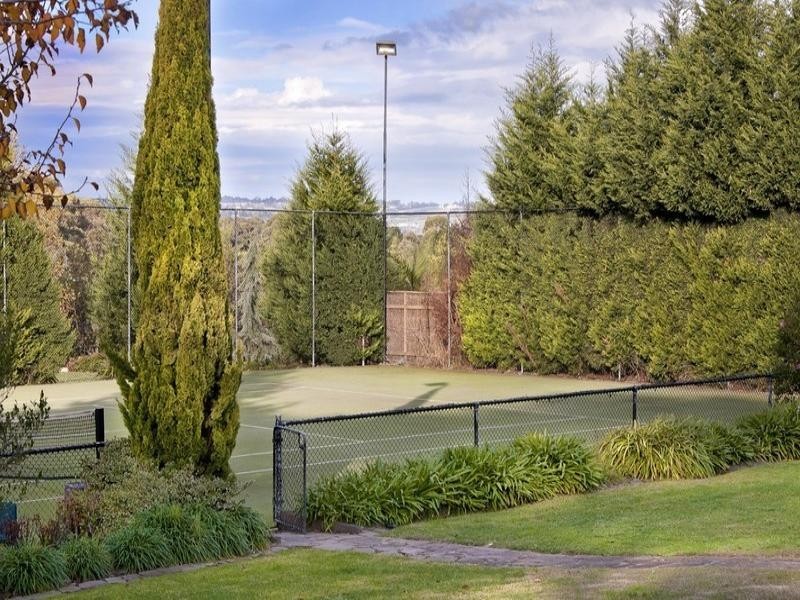 332 Hallam North Road, Lysterfield South VIC 3156