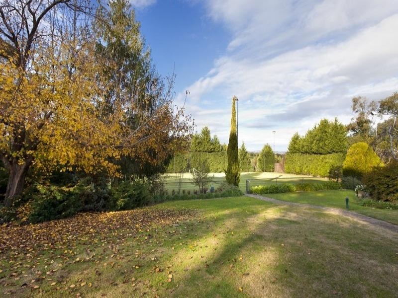 332 Hallam North Road, Lysterfield South VIC 3156