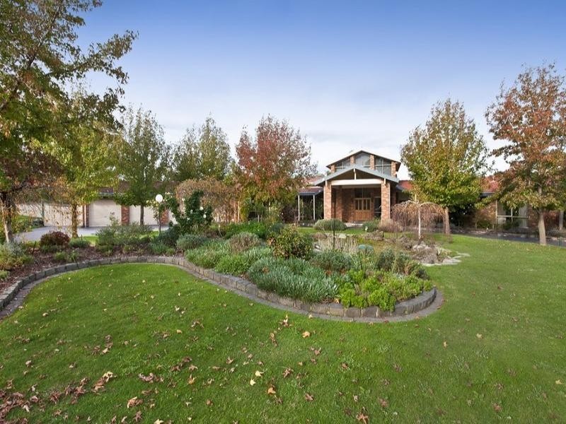 332 Hallam North Road, Lysterfield South VIC 3156