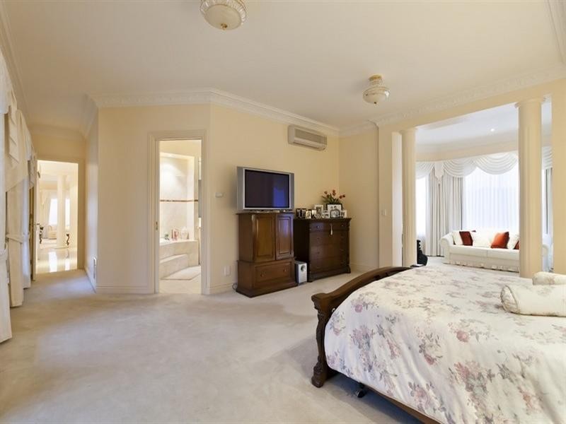 81 Grange Drive, Lysterfield VIC 3156