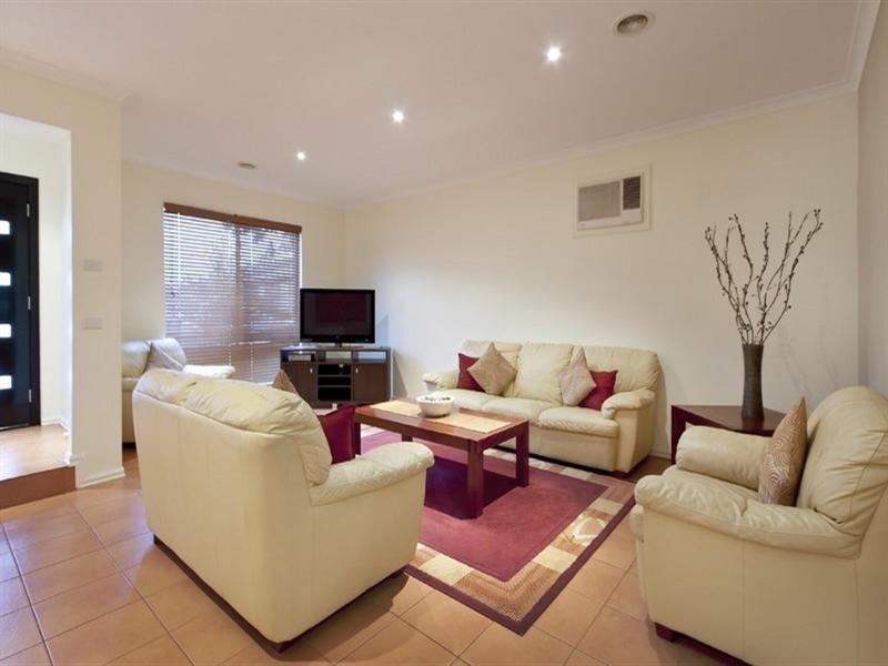 8 Overton Close, Rowville VIC 3178