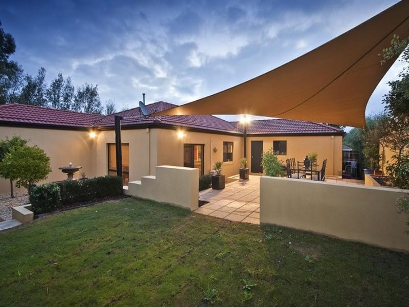 8 Overton Close, Rowville VIC 3178