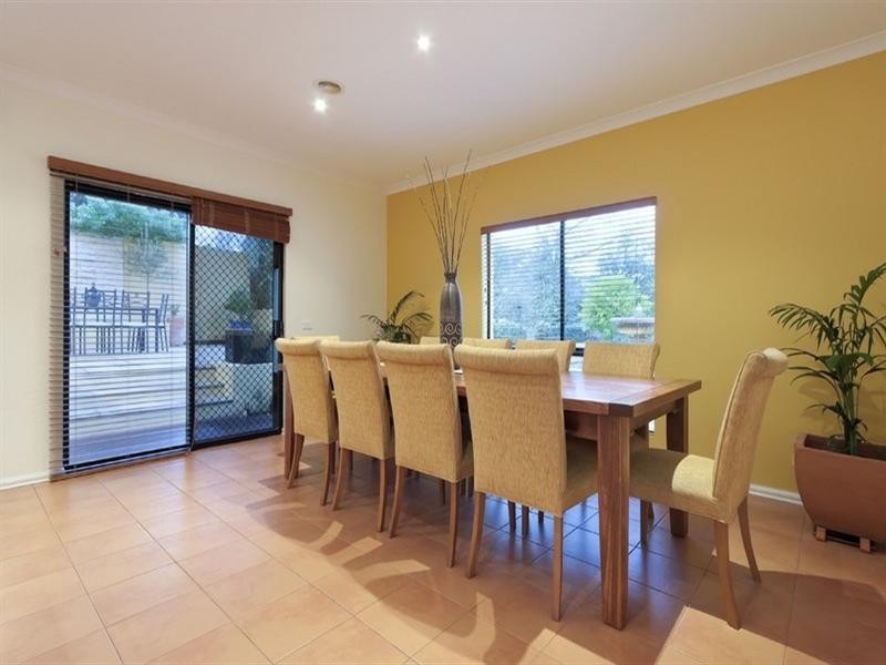 8 Overton Close, Rowville VIC 3178