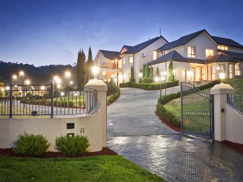 11 Forrest Hill Grove, Lysterfield South VIC 3156