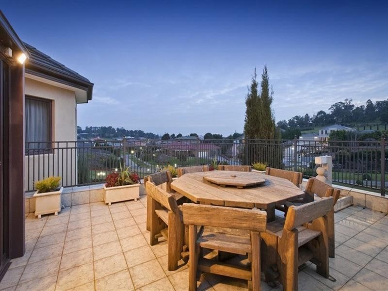 11 Forrest Hill Grove, Lysterfield South VIC 3156