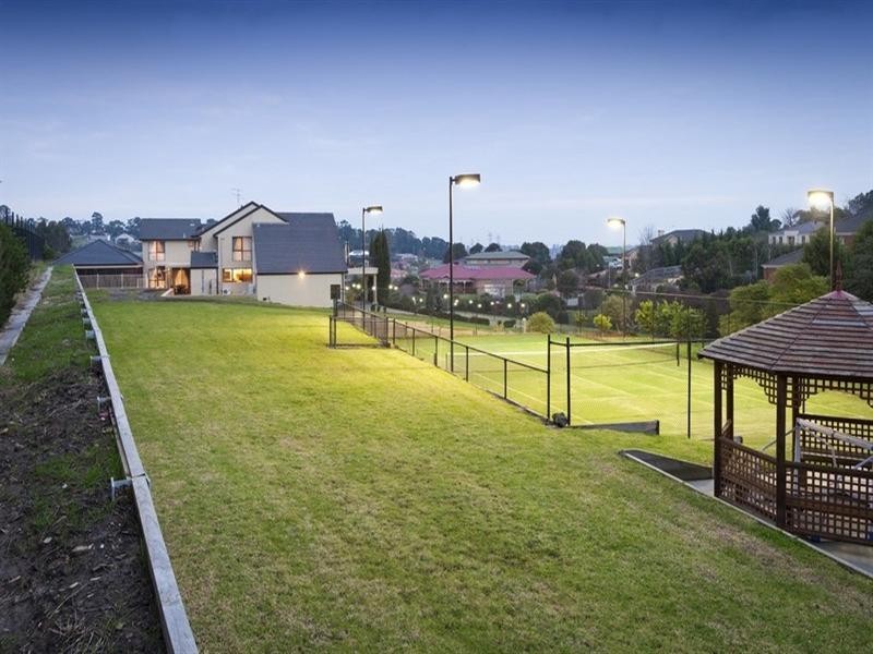 11 Forrest Hill Grove, Lysterfield South VIC 3156