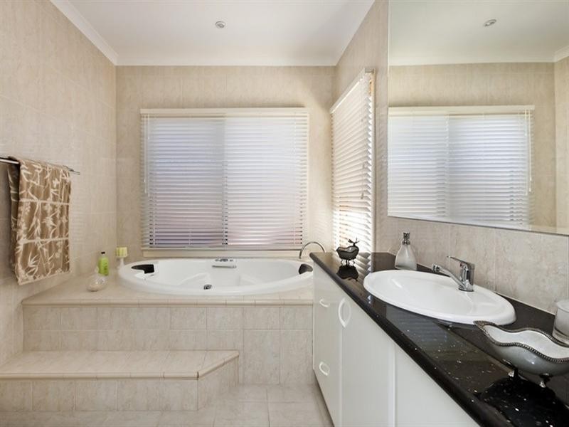 1 Hill Edge Court, Lysterfield South VIC 3156
