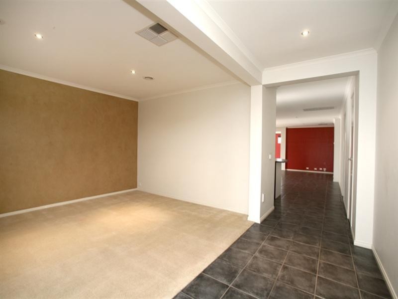 24 Norwegian Way, Narre Warren South VIC 3805