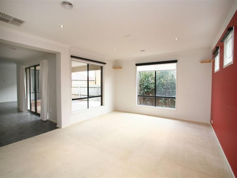 24 Norwegian Way, Narre Warren South VIC 3805