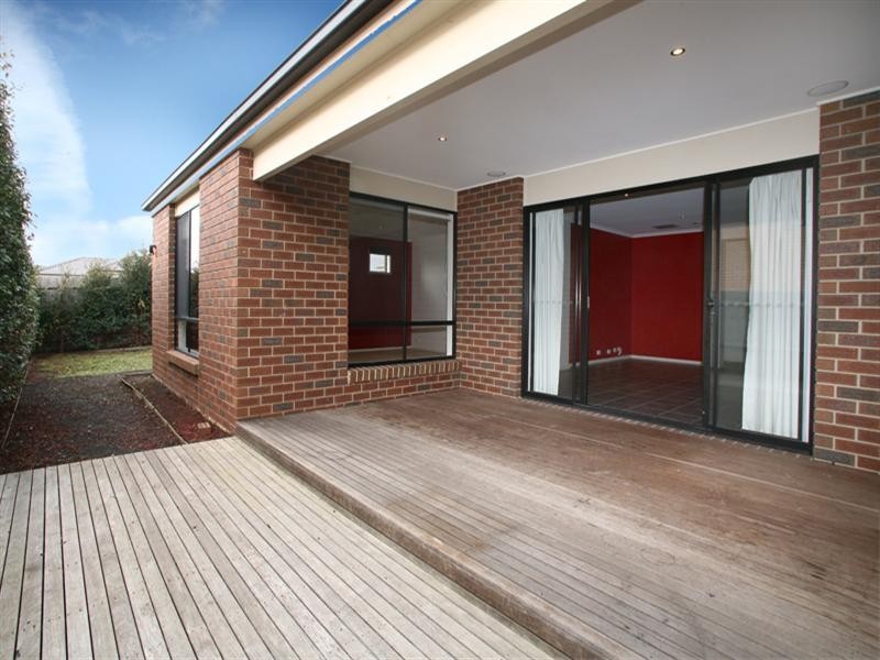 24 Norwegian Way, Narre Warren South VIC 3805