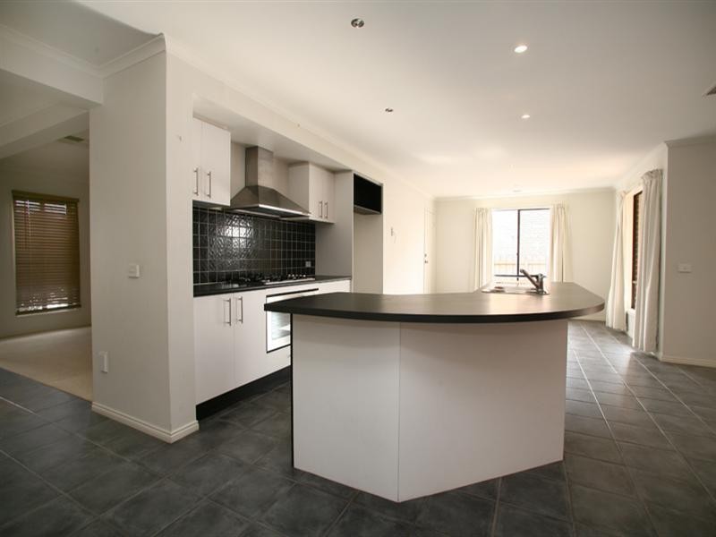24 Norwegian Way, Narre Warren South VIC 3805