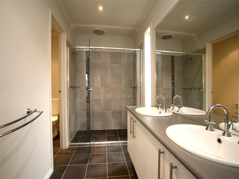 24 Norwegian Way, Narre Warren South VIC 3805