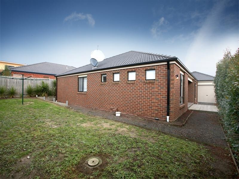 24 Norwegian Way, Narre Warren South VIC 3805