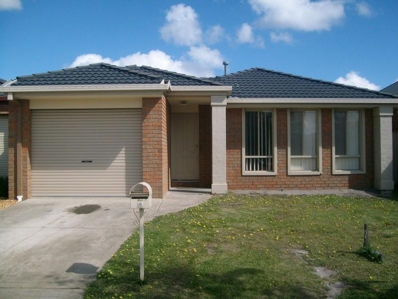 9 Thistlewood Place, Cranbourne VIC 3977