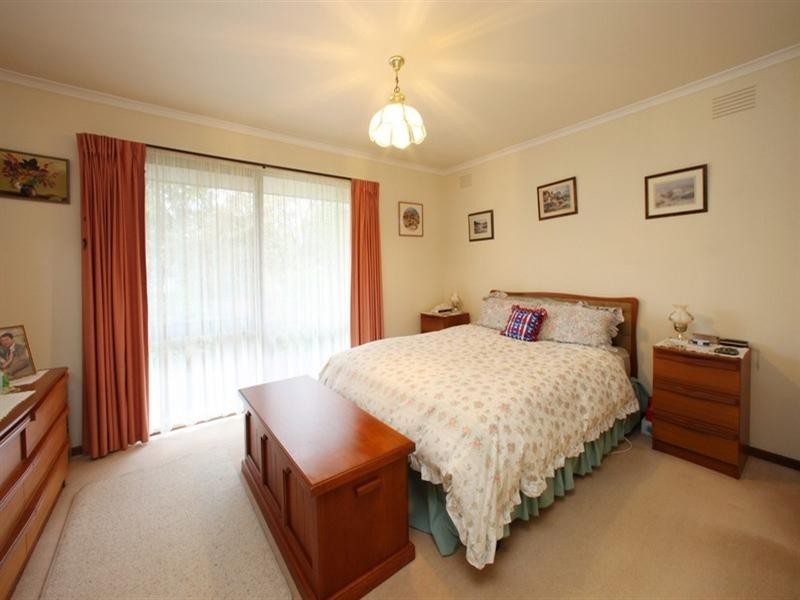 17 Mantung Crescent, Rowville VIC 3178