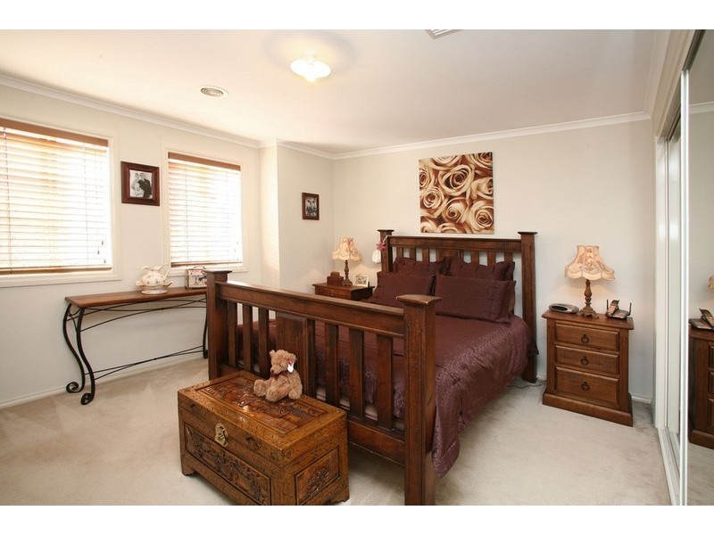 19 St Laurent Rise, Knoxfield VIC 3180