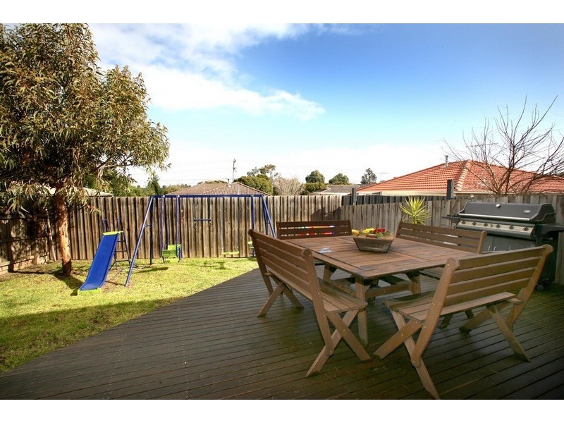 19 St Laurent Rise, Knoxfield VIC 3180