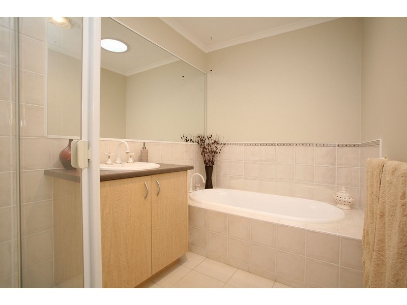 19 St Laurent Rise, Knoxfield VIC 3180