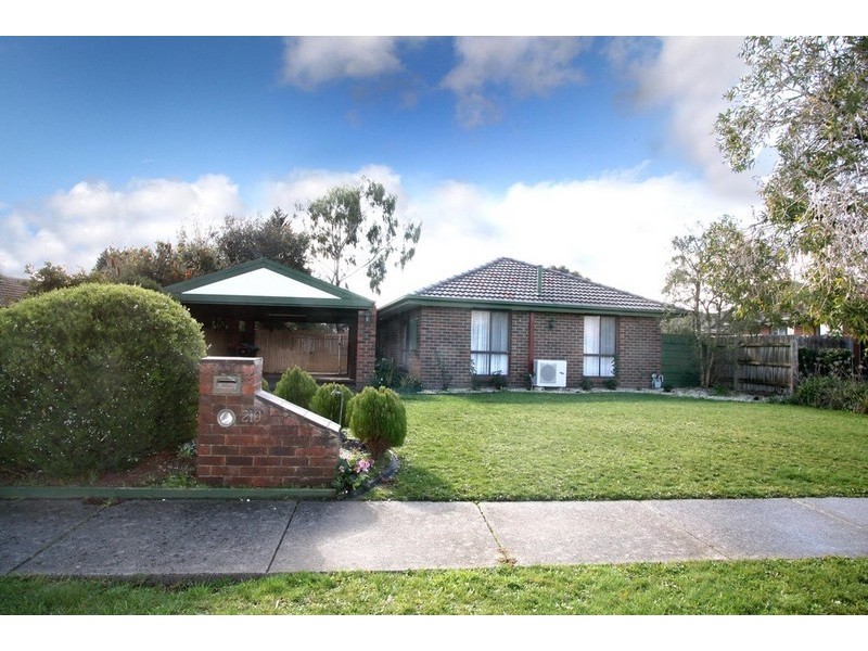 219 Dandelion Drive, Rowville VIC 3178