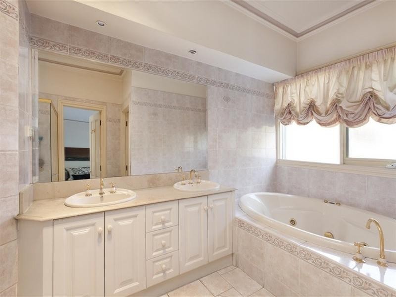 61 Clondara Drive, Rowville VIC 3178