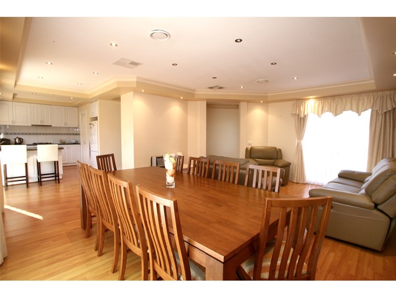 2/4 Bristol Place, Rowville VIC 3178