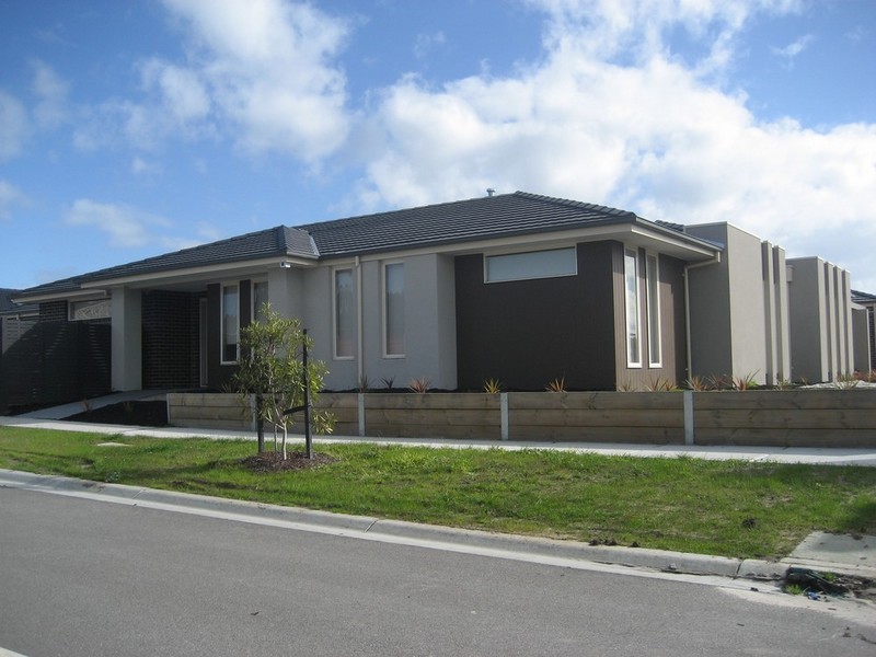 31 Sierra Walk, Cranbourne North VIC 3977