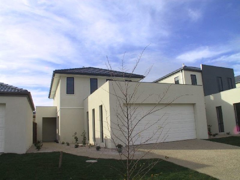 18 Sovereign Manor, Rowville VIC 3178