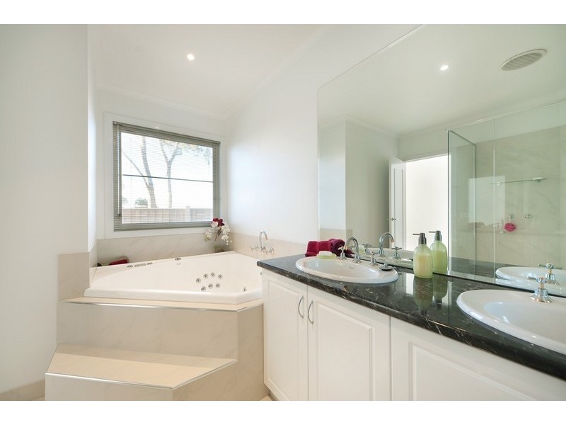 6 Hayes Court, Lysterfield VIC 3156