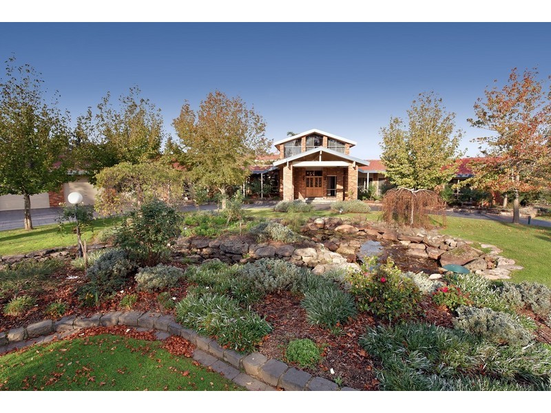 332 Hallam North Road, Lysterfield South VIC 3156