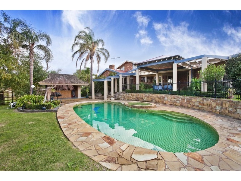 332 Hallam North Road, Lysterfield South VIC 3156