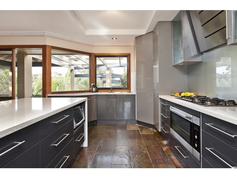 332 Hallam North Road, Lysterfield South VIC 3156