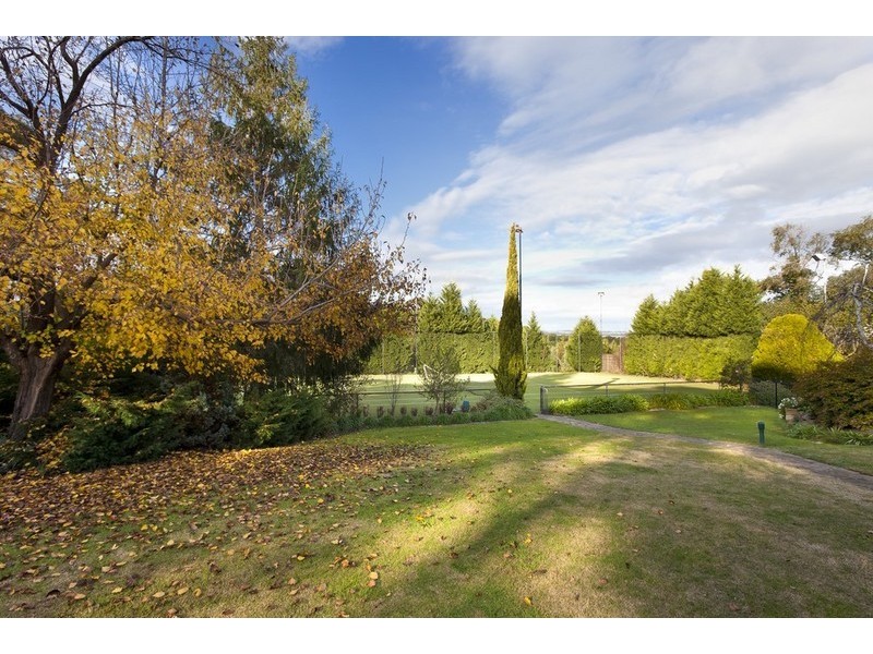 332 Hallam North Road, Lysterfield South VIC 3156