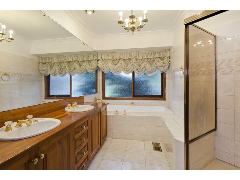 332 Hallam North Road, Lysterfield South VIC 3156