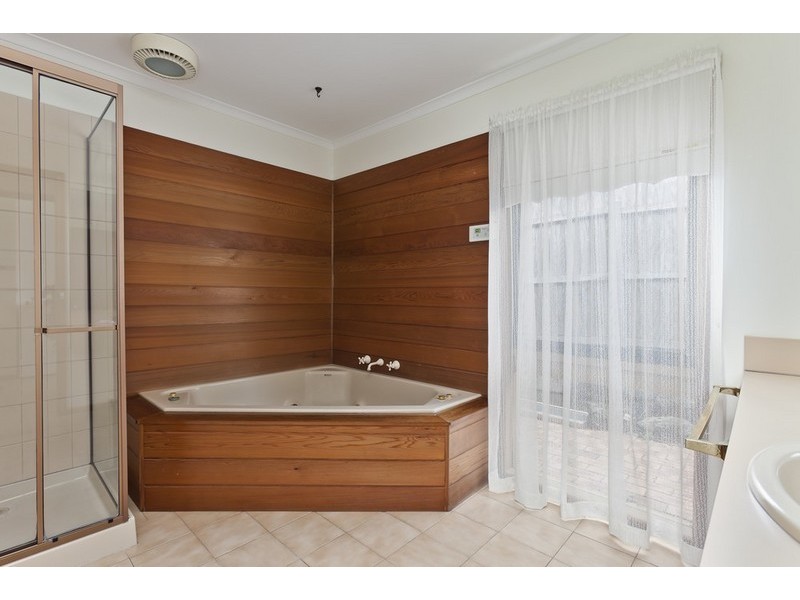 65 Bridgewater Way, Rowville VIC 3178