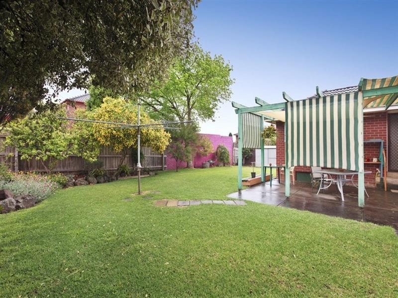 4 Giselle Avenue, Wantirna South VIC 3152