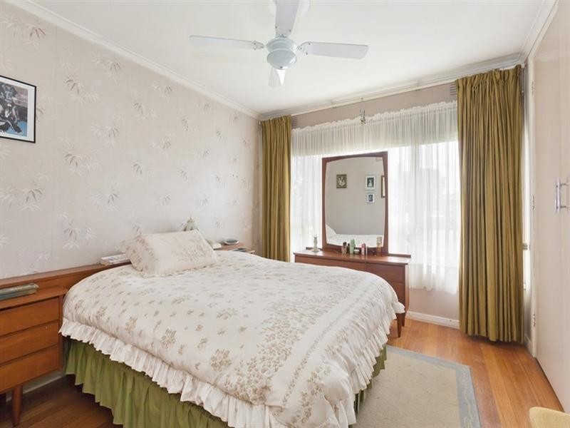 4 Giselle Avenue, Wantirna South VIC 3152