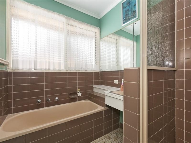 4 Giselle Avenue, Wantirna South VIC 3152