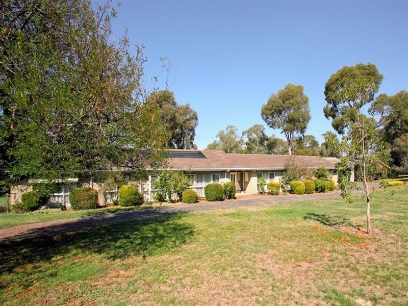 12 Raymond Road, Rowville VIC 3178