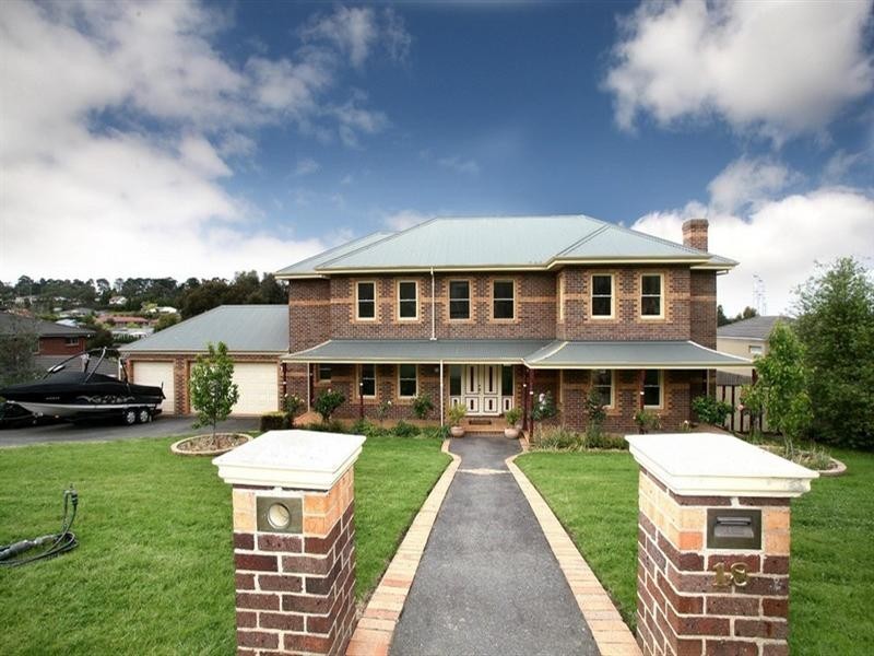 18 Parkview Terrace, Lysterfield South VIC 3156