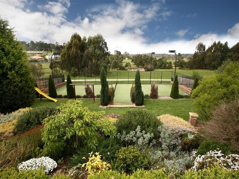 18 Parkview Terrace, Lysterfield South VIC 3156